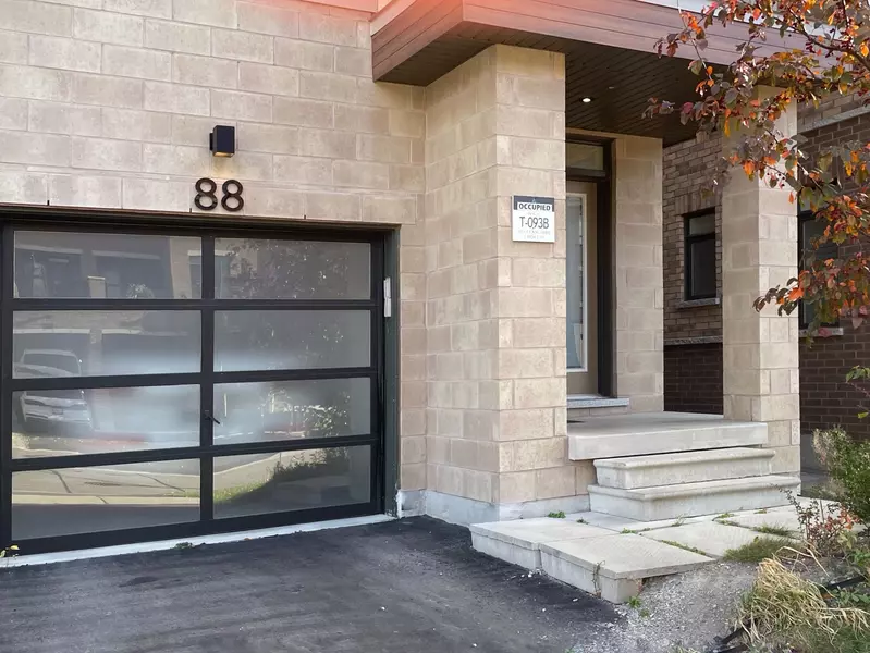 88 Glenngarry CRES, Vaughan, ON L6A 4Z4