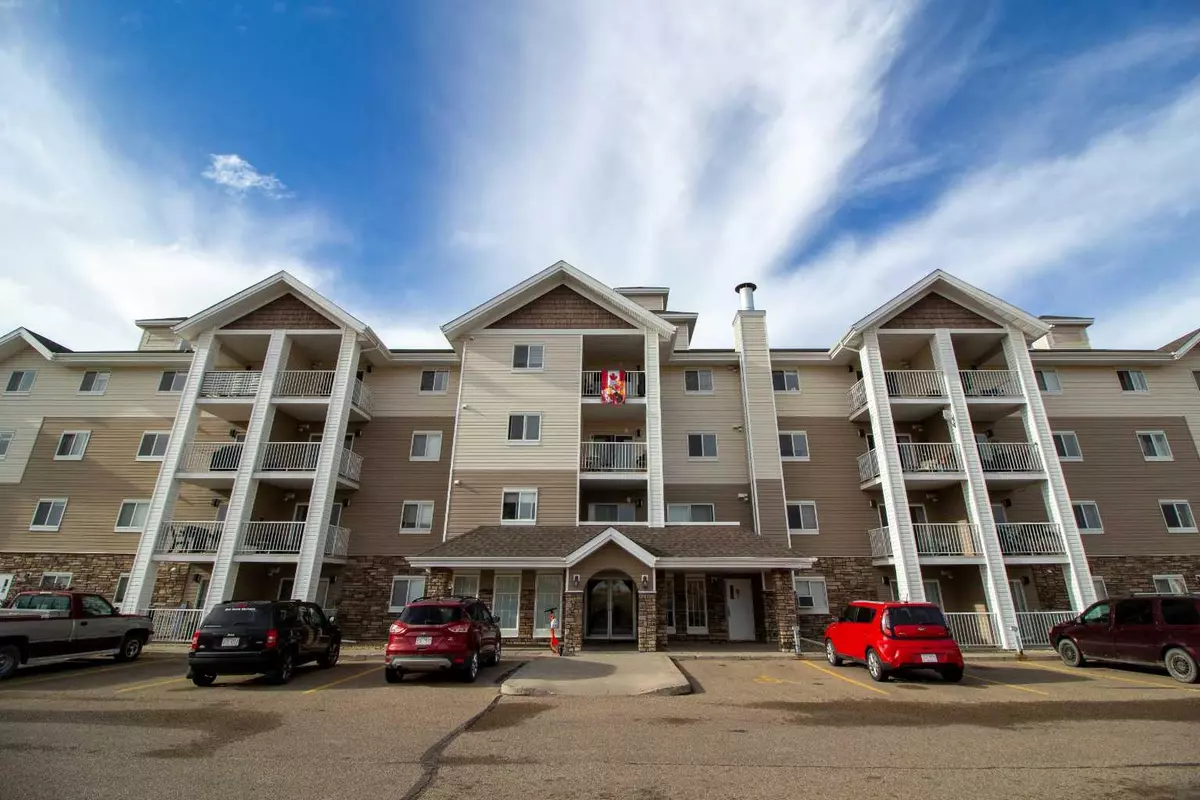 Sylvan Lake, AB T4S 0G9,3 Broadway Rise #404