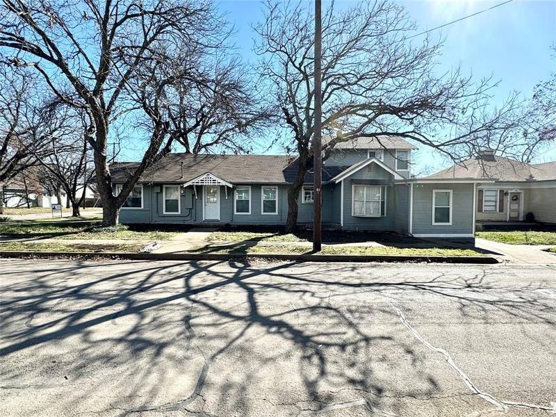 202 Pendell Avenue, Cleburne, TX 76033