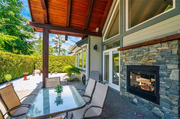 Qualicum Beach, BC V9K 0A2,874 Bluffs Dr