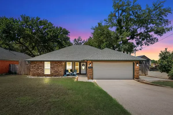 402 Oakwood Drive, Euless, TX 76040