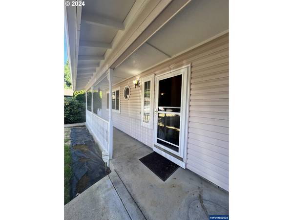 Salem, OR 97306,399 KEVIN CT SE