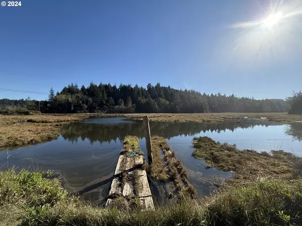 Wrecking RD, Coos Bay, OR 97420