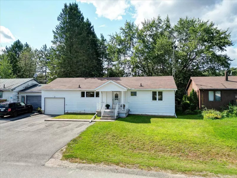 12 Great Oak ST, Highlands East, ON K0L 1M0