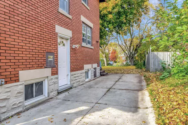 Kitchener, ON N2G 2H3,32 Gildner ST