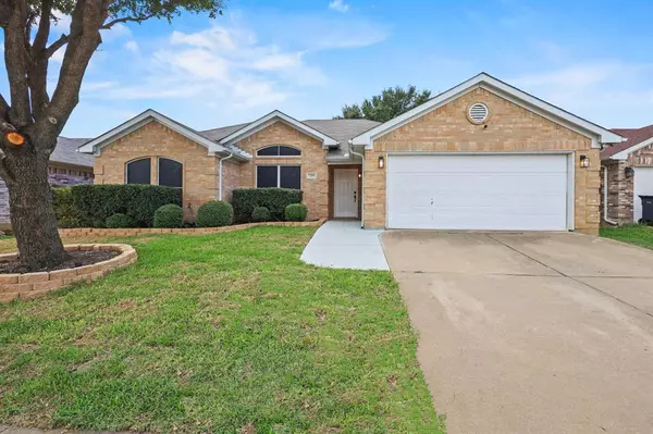 7206 Fossil Lake Drive, Arlington, TX 76002