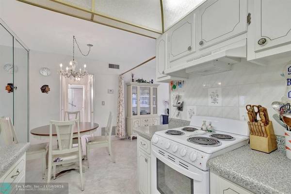 Lauderdale By The Sea, FL 33308,224 Hibiscus Ave  #256