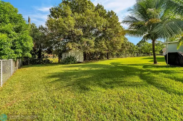 Plantation, FL 33317,5751 Pine Ter