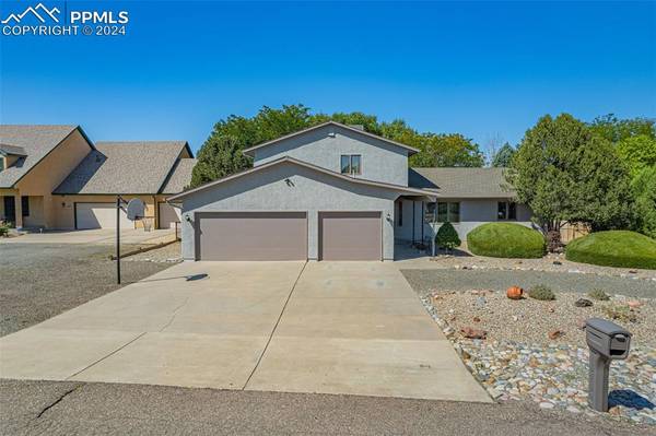 481 S Sand Trap LN, Pueblo West, CO 81007