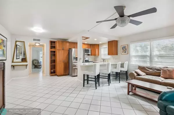 Deerfield Beach, FL 33442,320 Newport V  #320