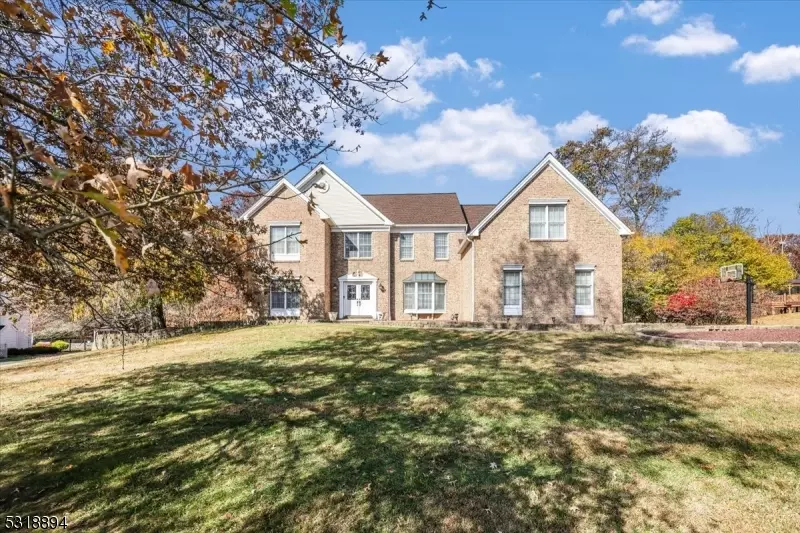 87 Kim Ln, Washington Twp., NJ 07853