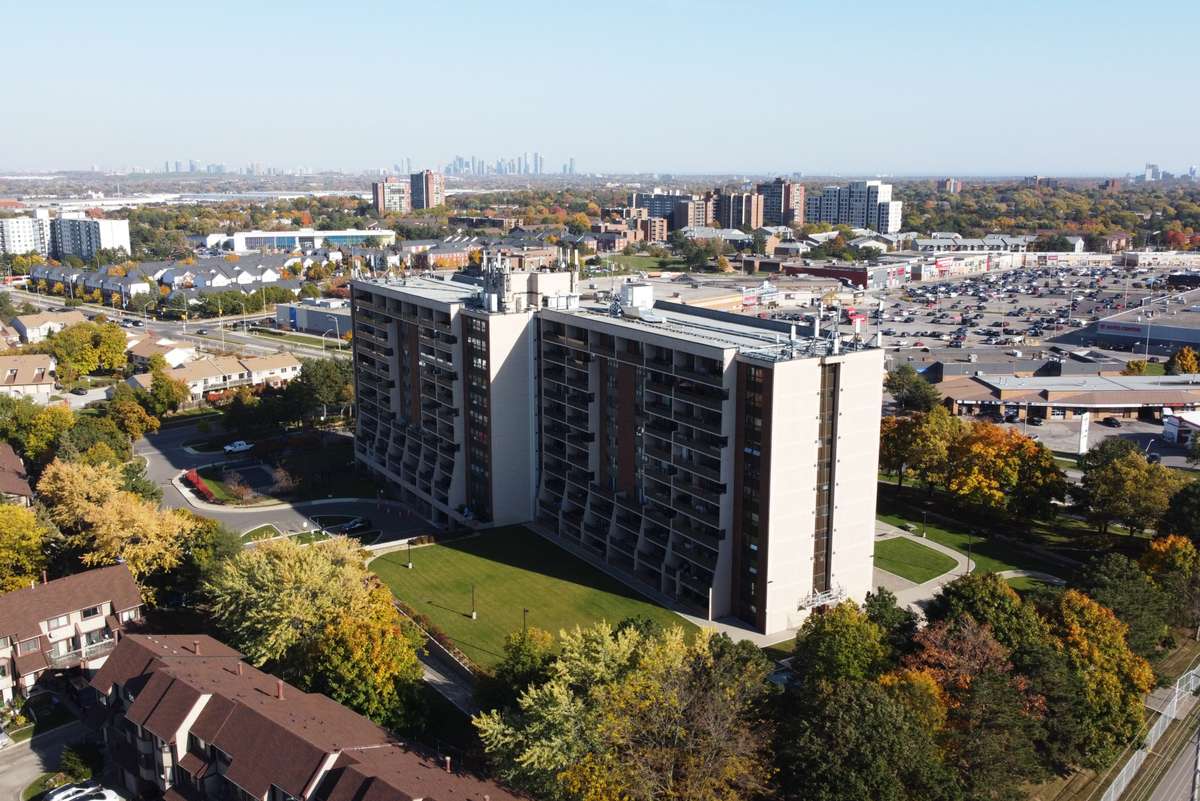 Mississauga, ON L5N 2C7,2929 Aquitaine AVE #703