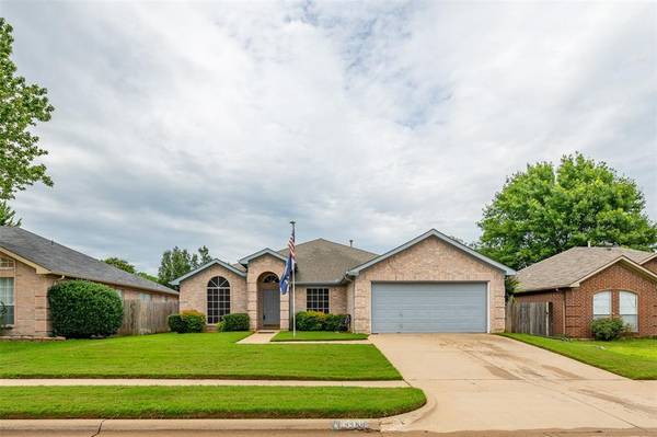 2209 Green Mere Drive, Arlington, TX 76001