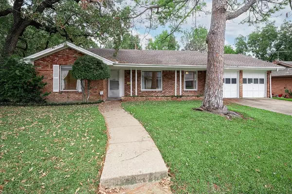 6700 Gary Lane, Fort Worth, TX 76112