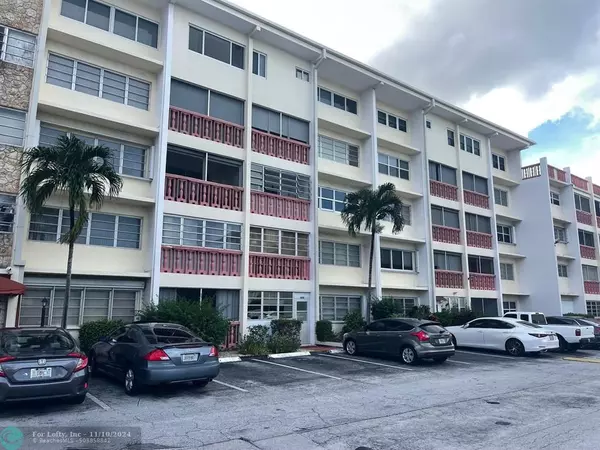 Hallandale Beach, FL 33009,215 SE 3rd Ave  #405D