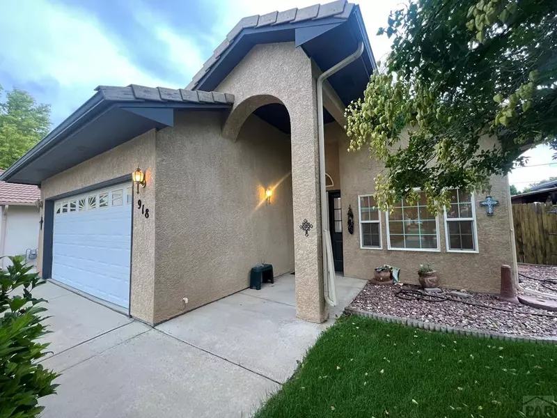 918 Cedarcrest Dr, Pueblo, CO 81005