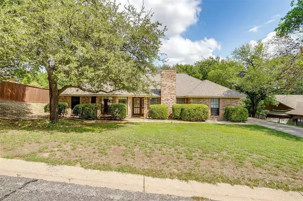 8724 Canyon Crest Road, Fort Worth, TX 76179