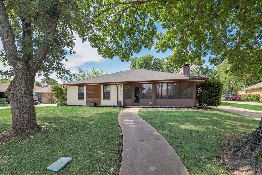 407 Bradshaw Street, Cedar Hill, TX 75104