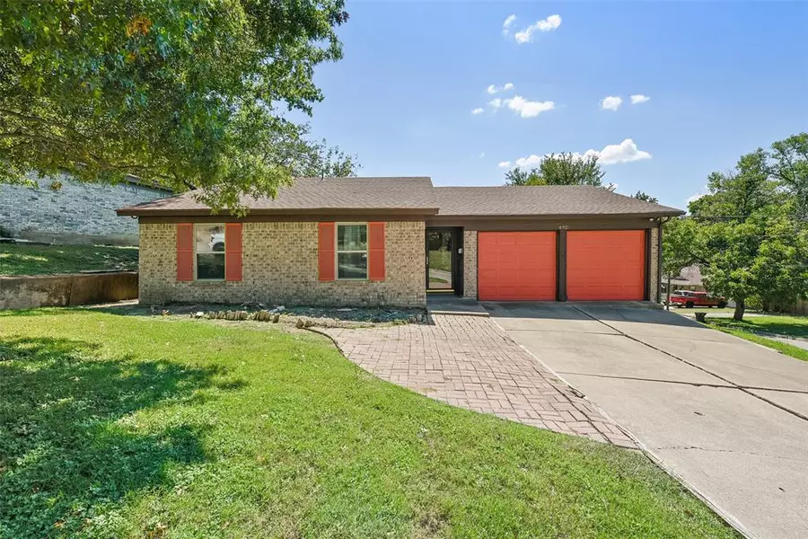 4921 Bonnell Avenue, Fort Worth, TX 76107