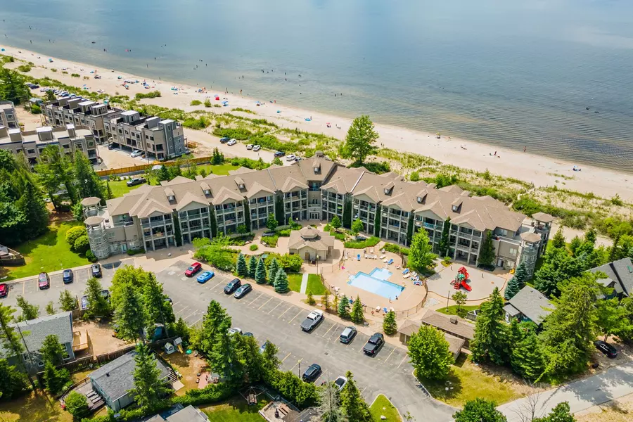 764 River RD E #201, Wasaga Beach, ON L9Z 2M7