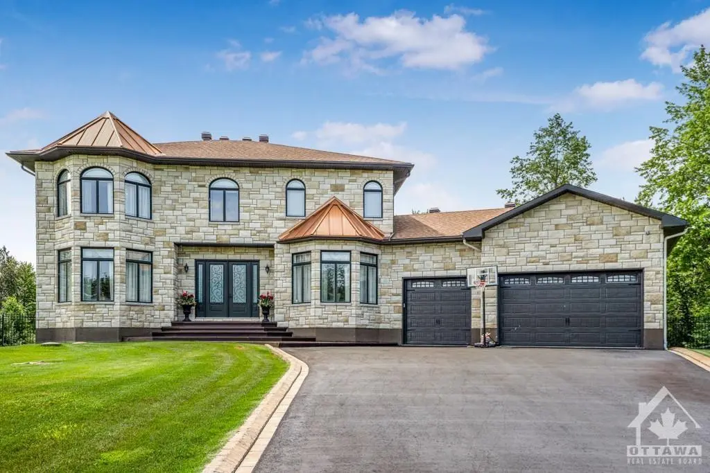 Ottawa, ON K1X 0A4,699 BALLYCASTLE CRES