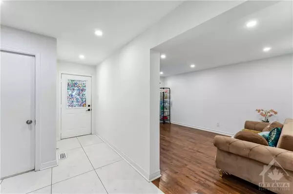 Ottawa, ON K2J 4A5,33 SARRAZIN WAY