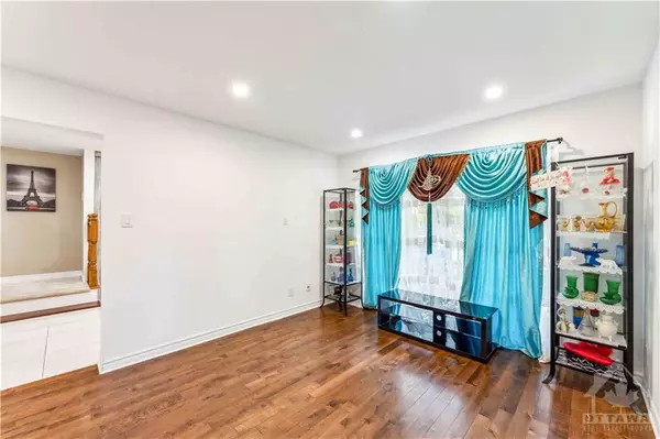 Ottawa, ON K2J 4A5,33 SARRAZIN WAY