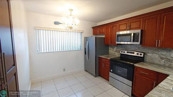 Delray Beach, FL 33484,15401 Pembridge Ave  #13