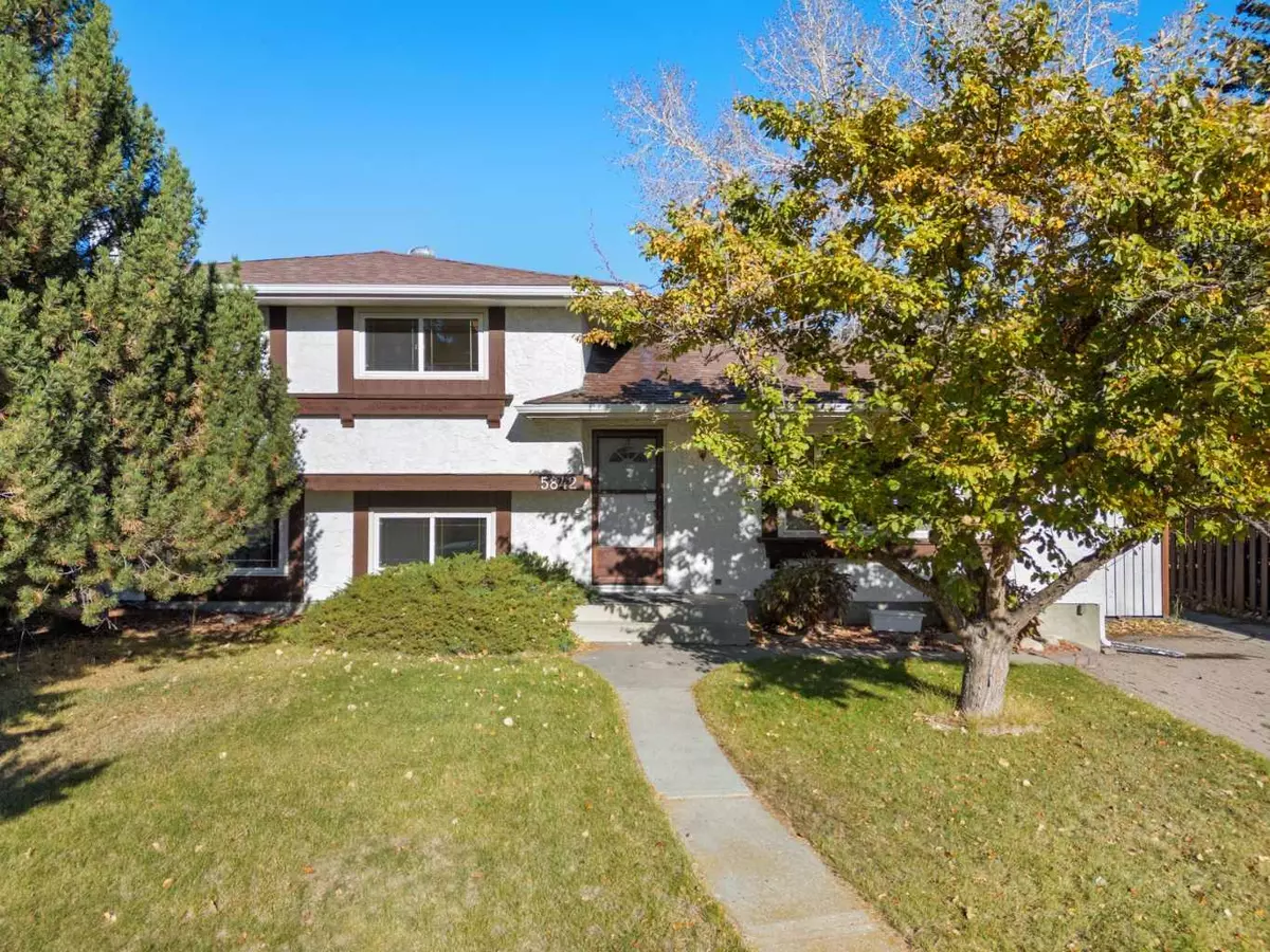 Calgary, AB T3A 1Z3,5842 Dalcastle DR NW