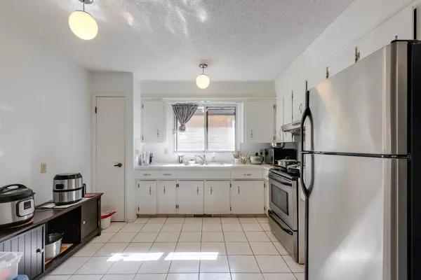 Calgary, AB T2M 3R5,2525 16A ST NW