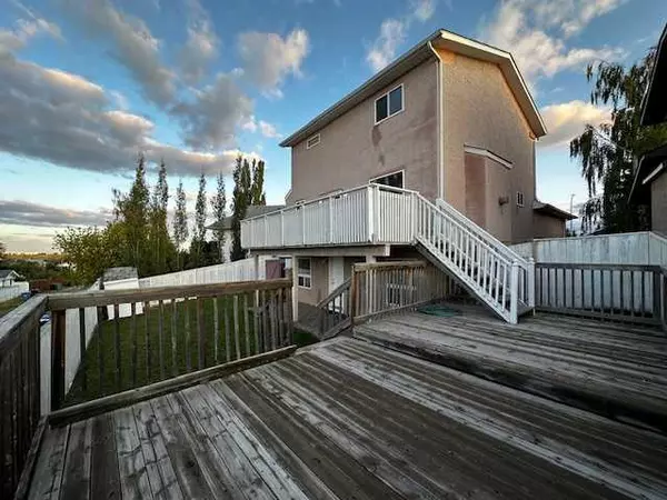 Calgary, AB T3K 4C2,36 Harvest Glen Mews NE