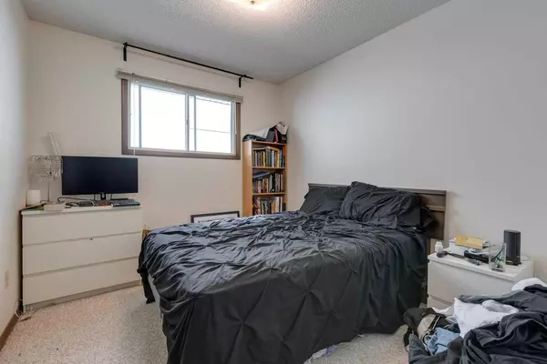 Calgary, AB T2M 3R5,2527 16A ST NW