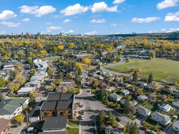 Calgary, AB T3B 2E9,6152 Bowwood DR Northwest