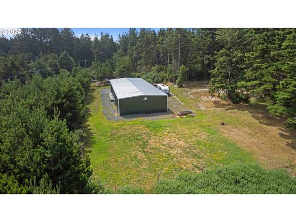 54404 CHANDLER RD, Bandon, OR 97411