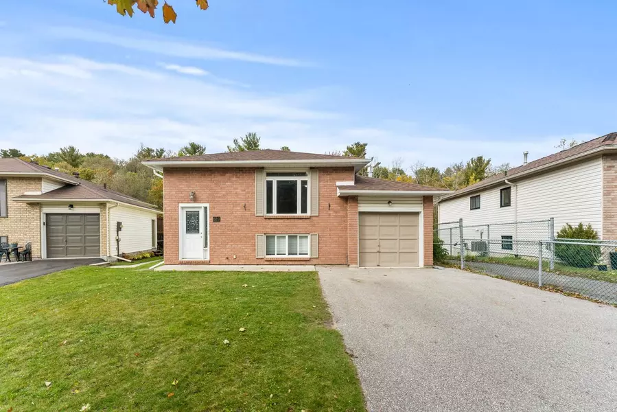 22 Bristow CT, Barrie, ON L4N 6T1