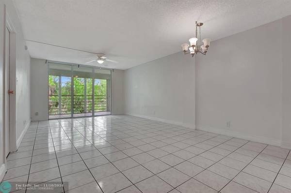 Lauderdale Lakes, FL 33313,2900 NW 48th Ter  #415