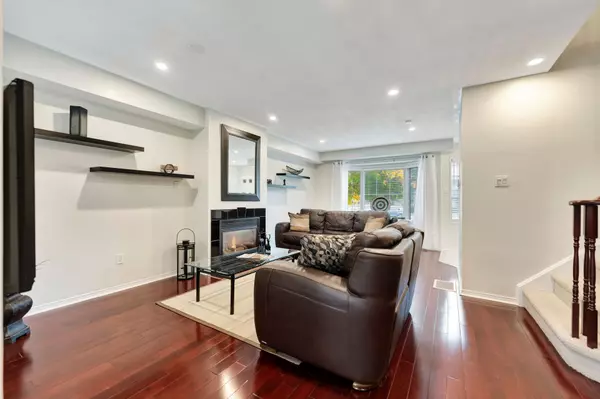 Oakville, ON L6H 6G2,44 Glenashton DR