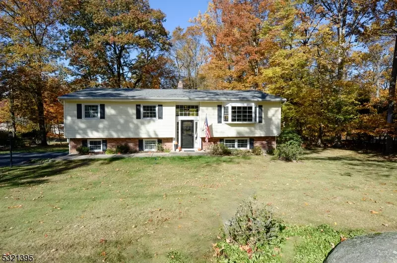 11 Arrowhead Rd, Oakland Boro, NJ 07436