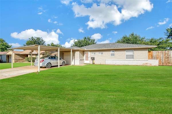 329 S 24th Street, Clinton, OK 73601