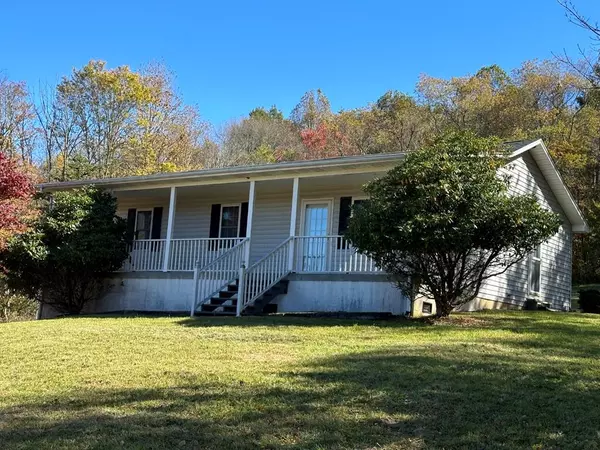 395 Dixie Trl, Fancy Gap, VA 24328