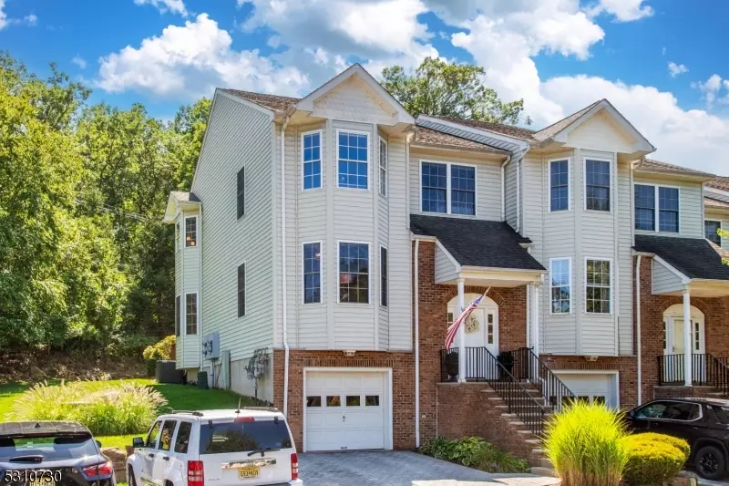 16 Silverleaf Ct, Riverdale Boro, NJ 07457