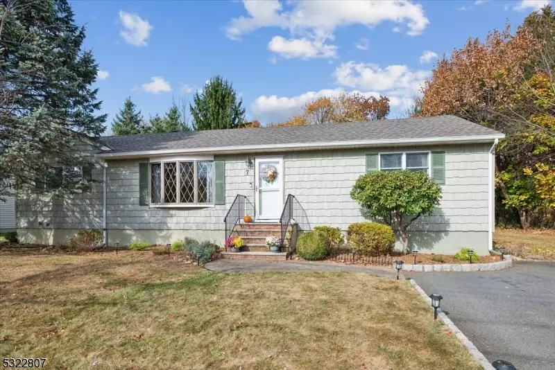 7 Oak Dr, Randolph Twp., NJ 07869