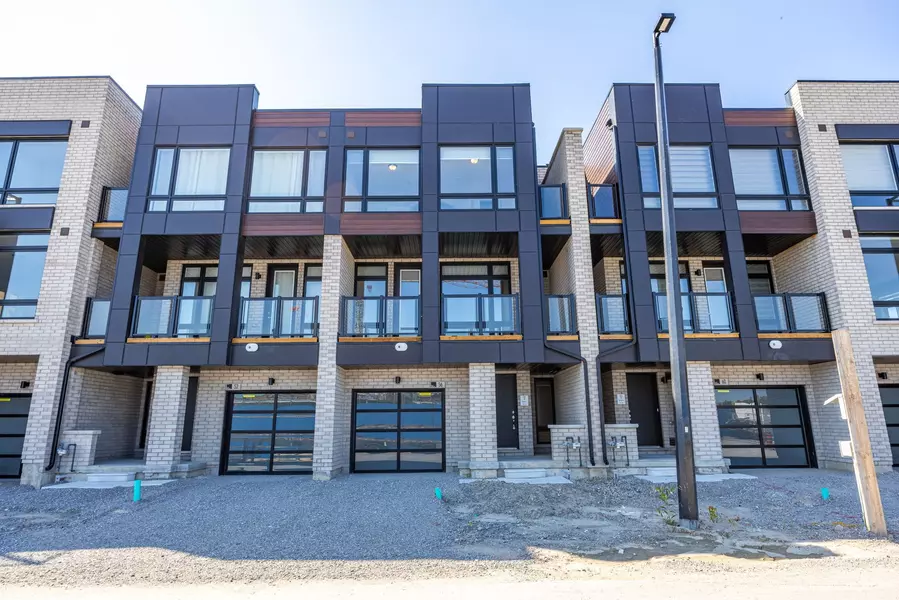 56 DANDARA Gate, Vaughan, ON L4L 1V8