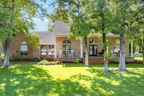 195 Lake Drive, Enchanted Oaks, TX 75156