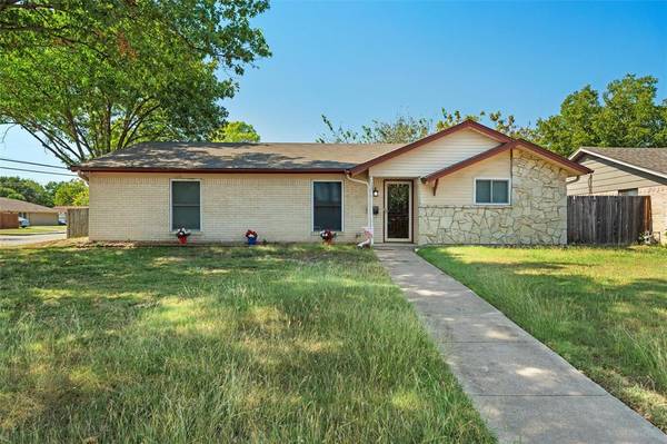 1726 Santa Cruz Court, Grand Prairie, TX 75051