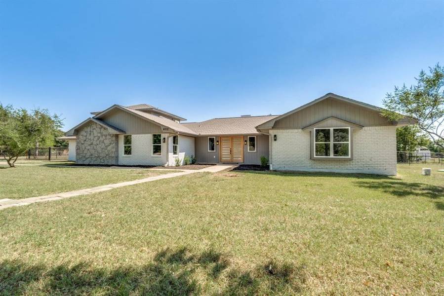 402 Elm Drive, Oak Leaf, TX 75154