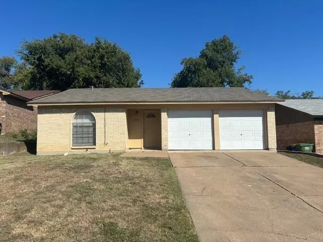 8216 Richard Street, White Settlement, TX 76108