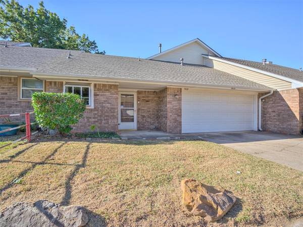 909 Rambling Oaks Drive, Norman, OK 73072