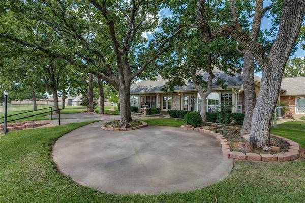 327 Saddle Club Road,  Weatherford,  TX 76088