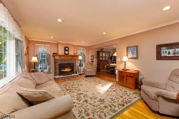 West Milford Twp., NJ 07480,28 Bradrick Ln